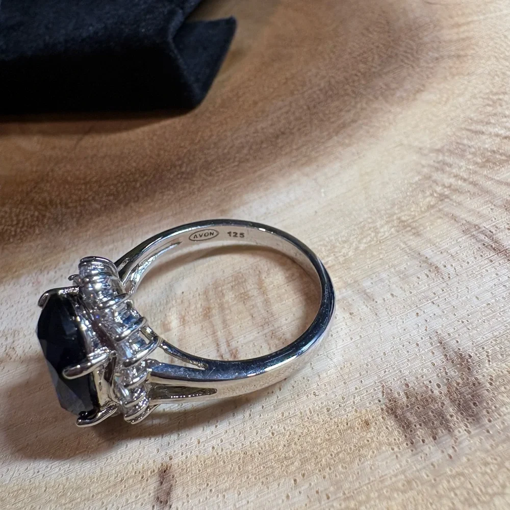 Avon 925 Princess Diana Ring 💙